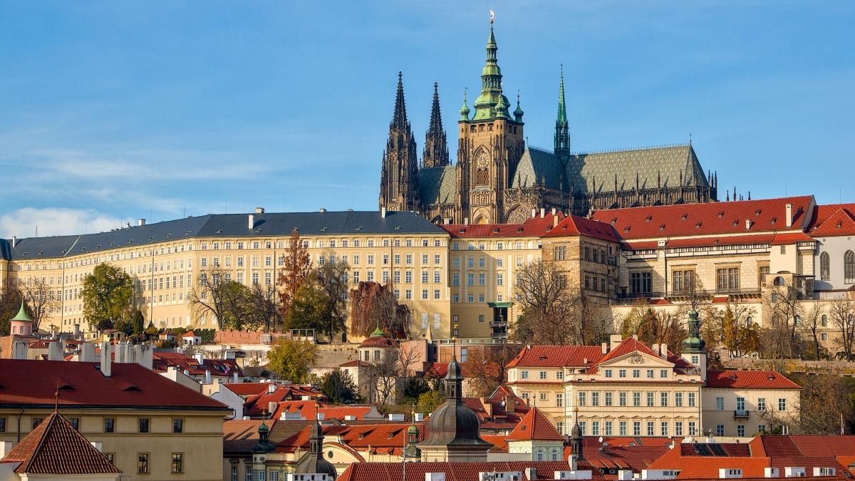 Prague Castle: Private fairytale walking tour