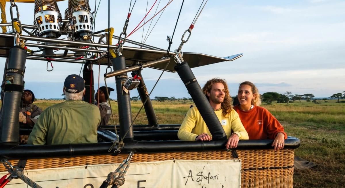 Serengeti: Hot Air Balloon Flight with Champagne Breakfast