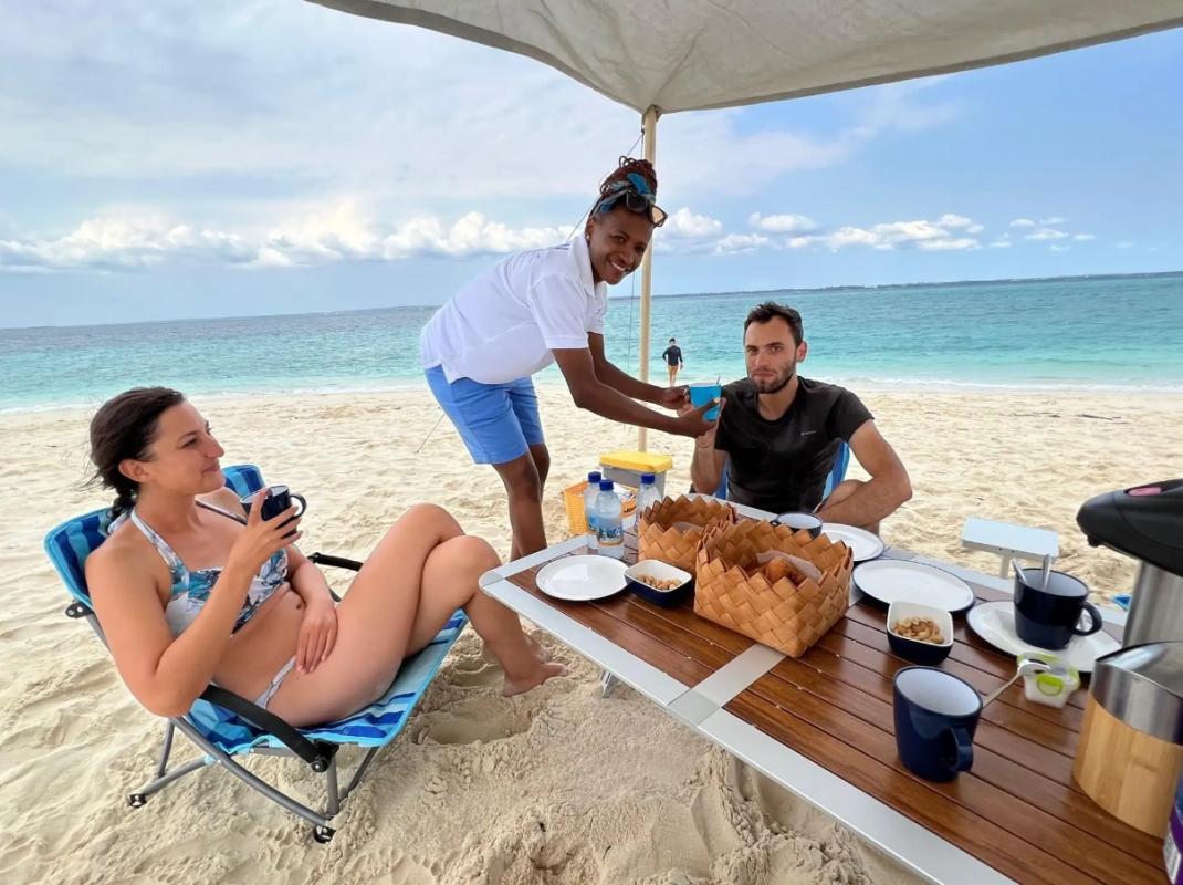 Zanzibar Semi-Submarine and Sandbank Beach Picnic