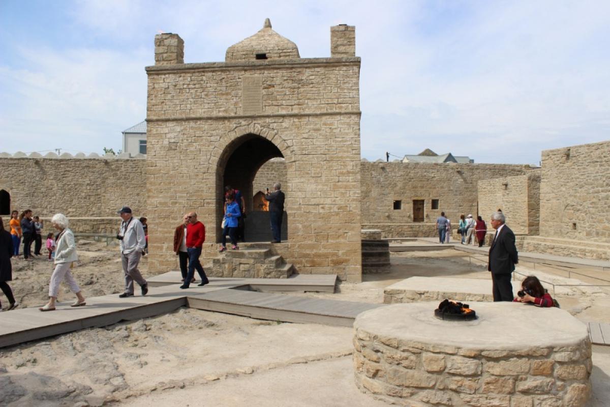 Absheron Peninsula Highlights: Fire Temple, Yanar Dag & Ramana Castle (Private)