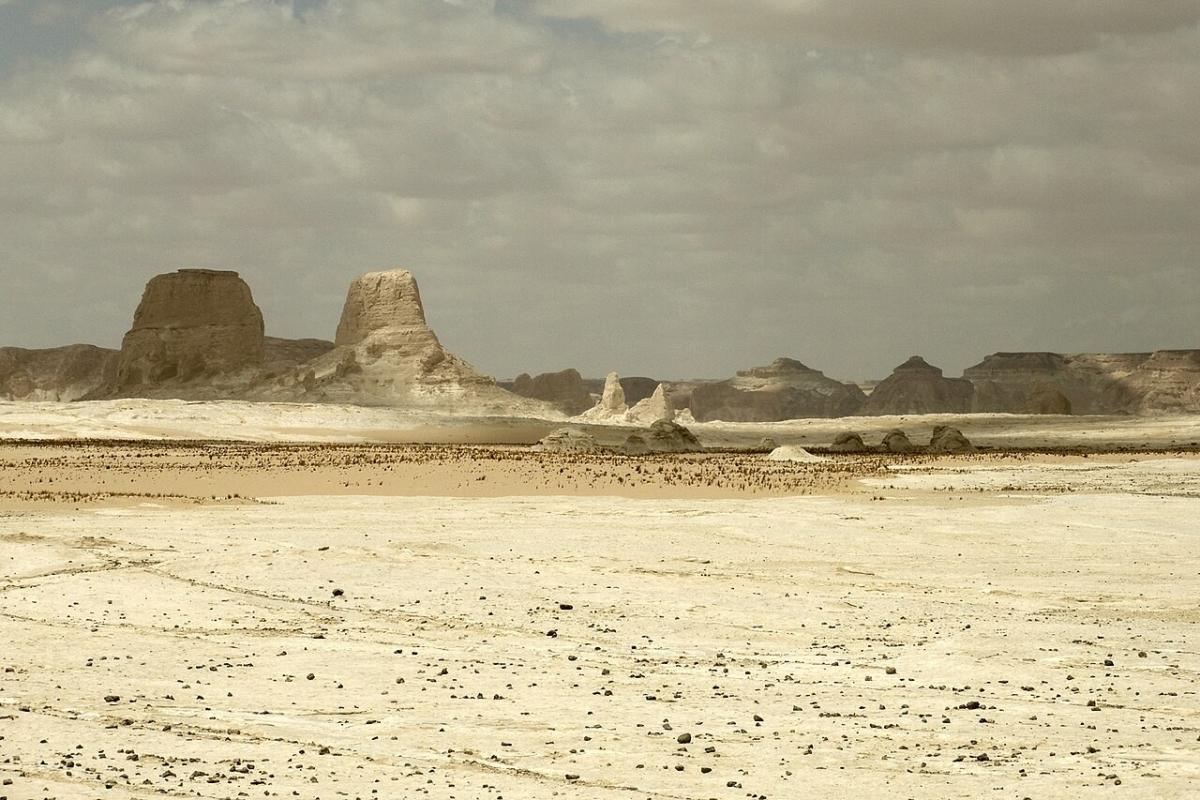 12 Day Private Egypt Tour: White Desert, Oases & Nile Cruise