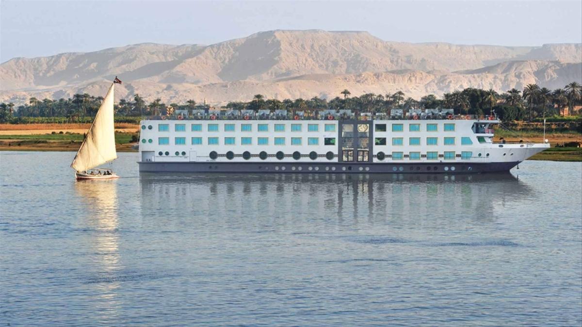 4-Day Private Deluxe Nile Cruise Aswan to Luxor: MS Esplanade