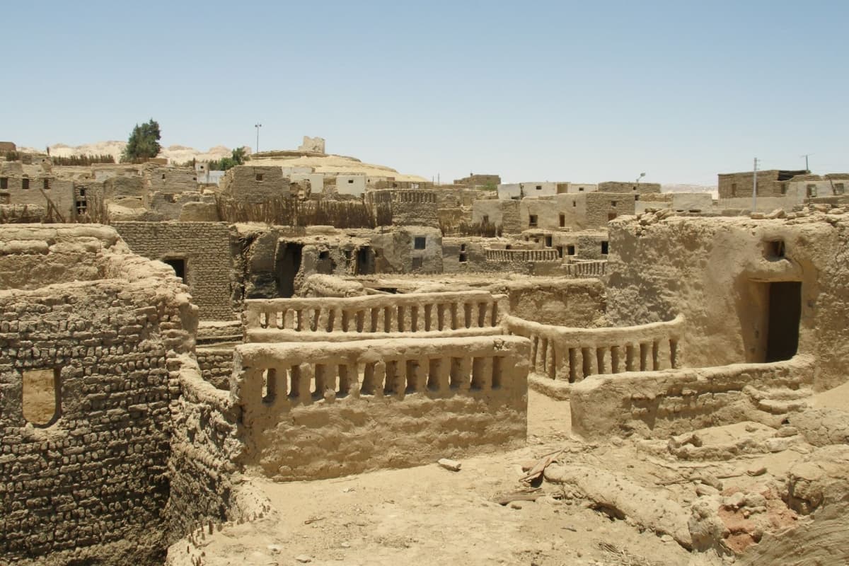 4 Days Kharga & Dakhla Oasis Desert Safari from Luxor