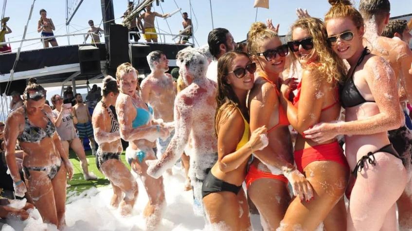 Daily Bodrum Foam Boat Party