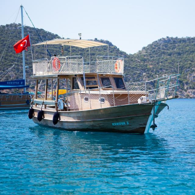 Kaş' tan Paylaşımlı Yüzme Molalı, Öğle Yemekli Kekova Turu