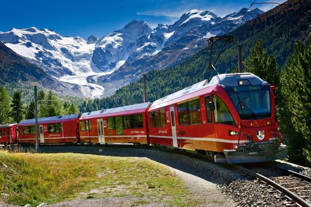 Lake Como, Swiss Alps and Bernina train. Departure from Milan