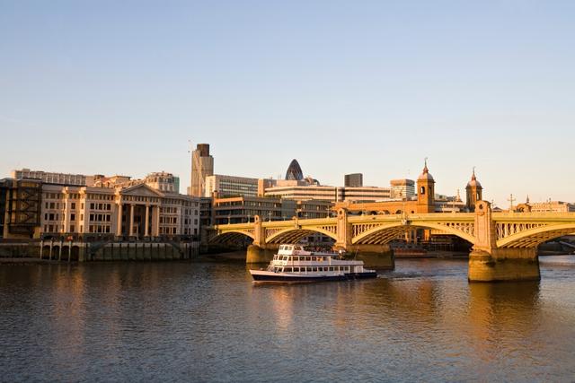 River Thames Cruise (Westminster --Tower - Greenwich-London Eye) Tour