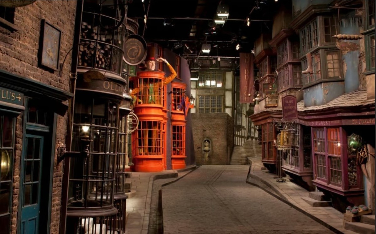 London: Warner Bros. Studio Tour with Round-Trip Transportation 1