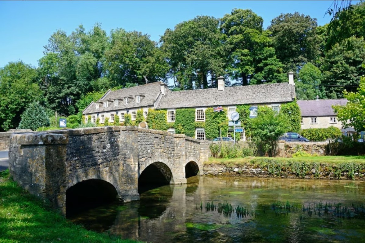 Full-Day Cotswolds Small-Group Tour from London 1
