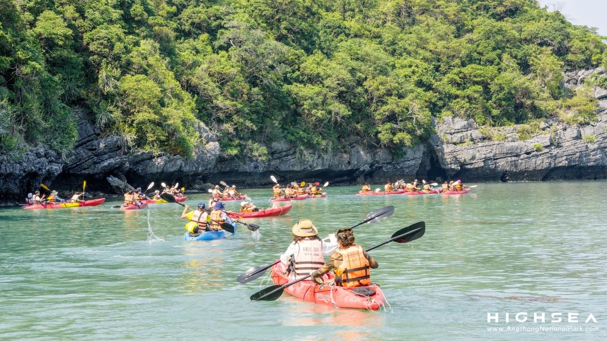 Angthong Marine Park Tour + Kayak By Big boat (from Samui) 1