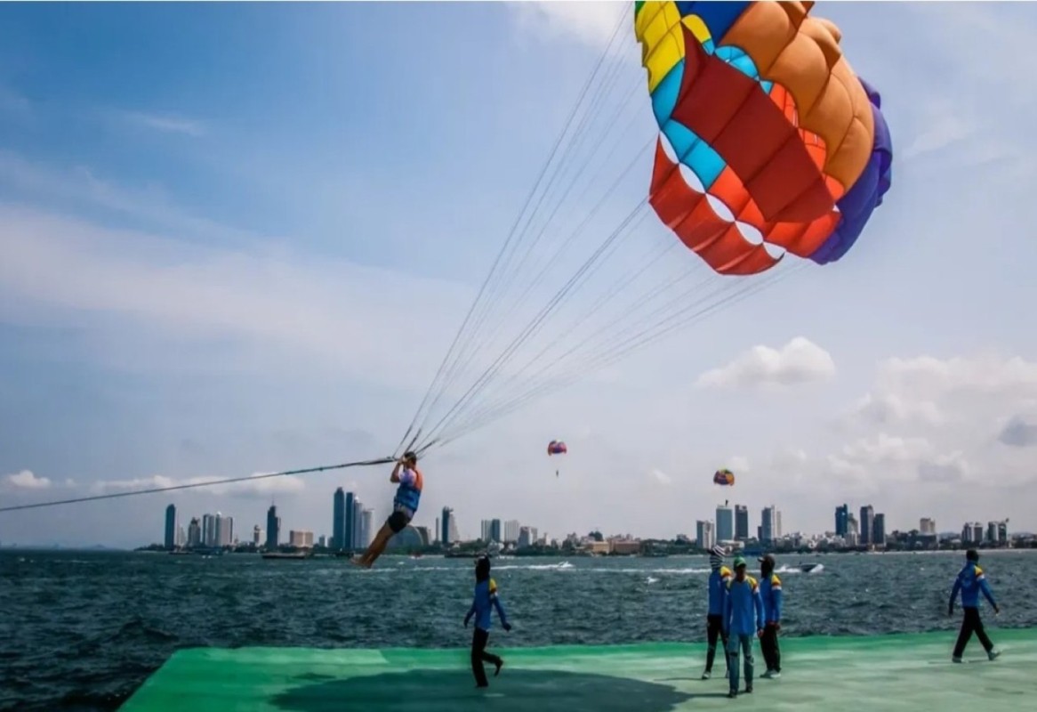 Pattaya-Koh Larn: Speed boat +Parasailing +lunch 1