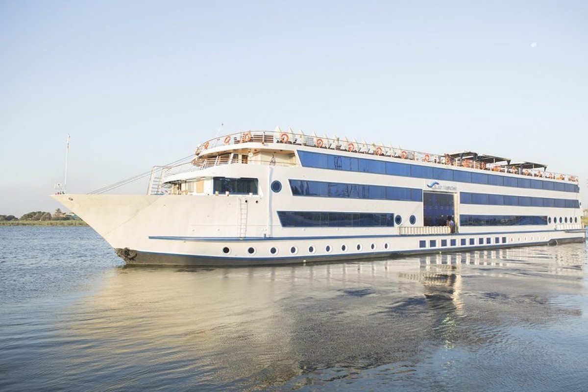 5-Day Private 5-Star Deluxe Nile Cruise Luxor to Aswan: Blue Shadow 1