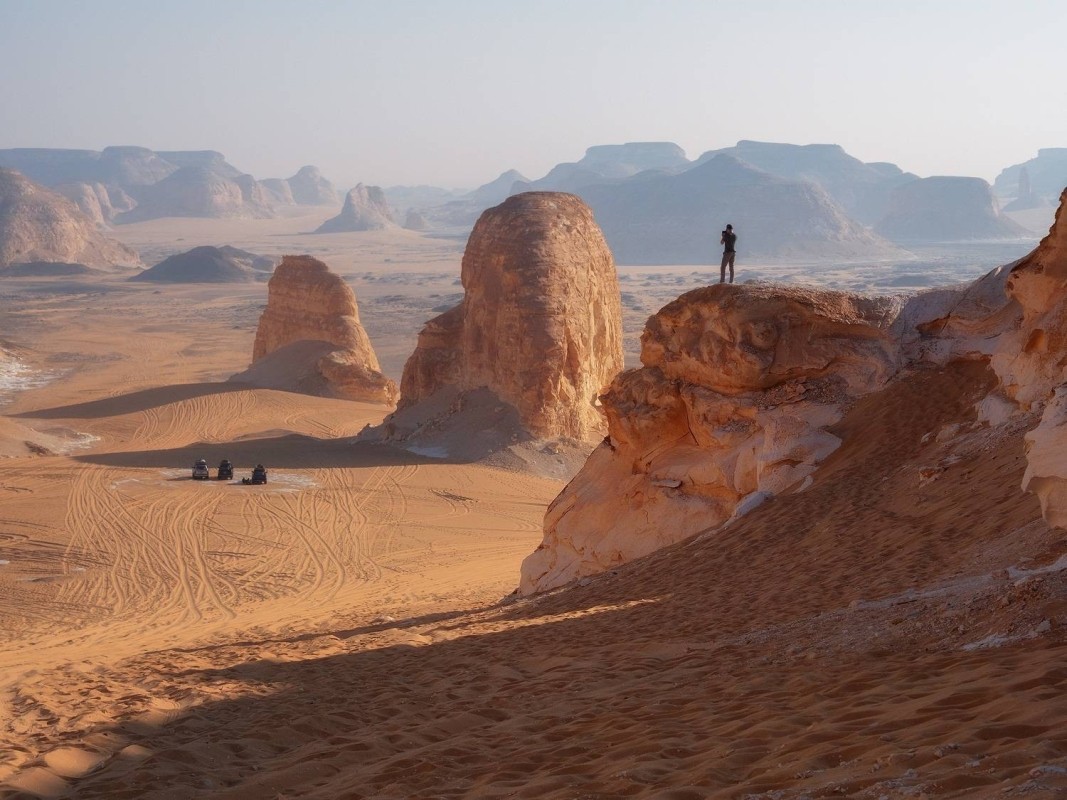 3-Day Private Bahariya Oasis, Black & White Desert 4x4 Camping Safari 1