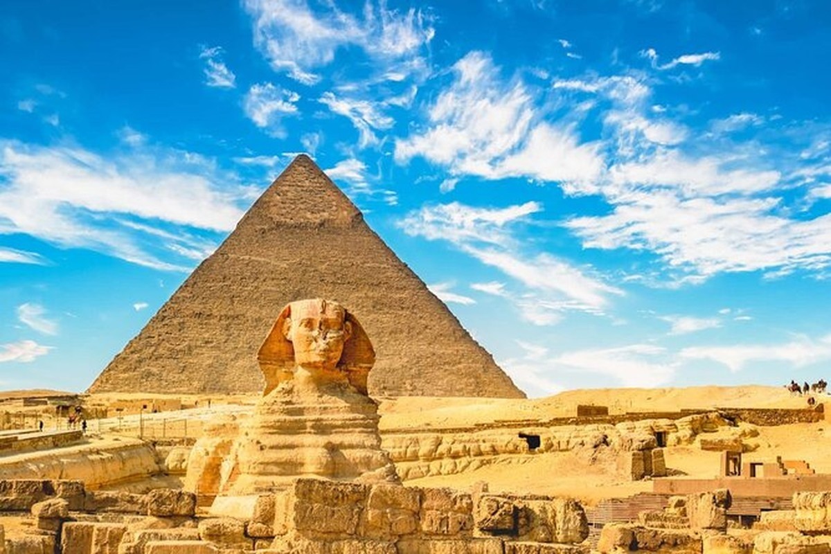 Full-Day Hurghada to Cairo Overland Tour: Museum, Pyramids & Bazaar 1