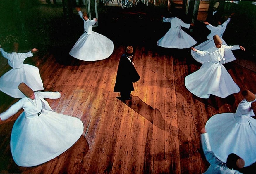 Daily Whirling Dervishes Show in Istanbul – Sufi Music & Dance Experience 1