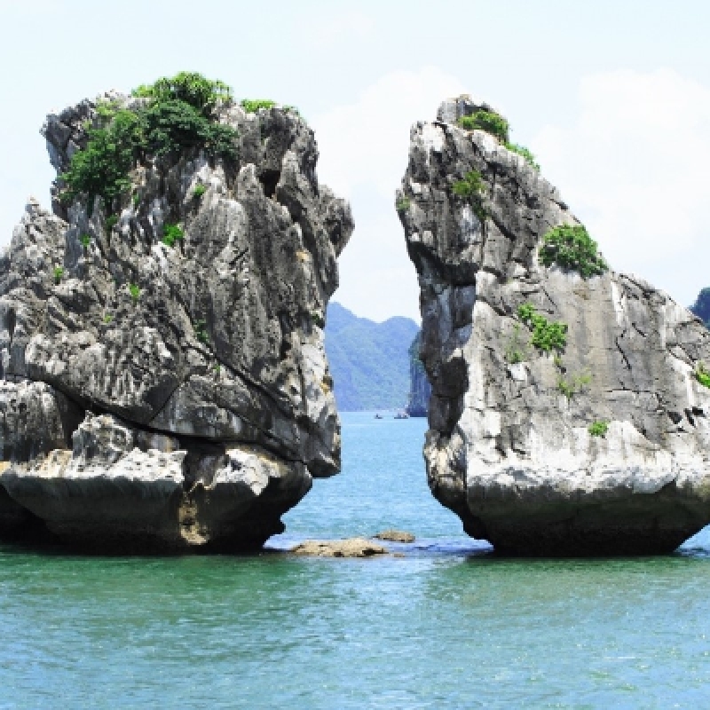 Halong Bay Luxury Cruise Explore Caves Kayak Pearl Workshop Full-Day Tour from Hanoi 2