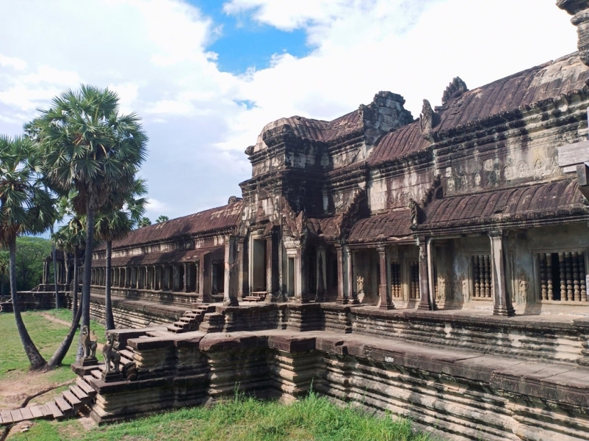 Private One Day Tour with Sunrise at Angkor Wat 4