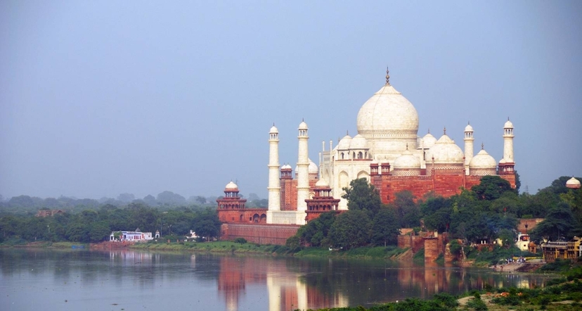 From Delhi: Taj Mahal & Agra Tour by Gatimaan Express Train 2