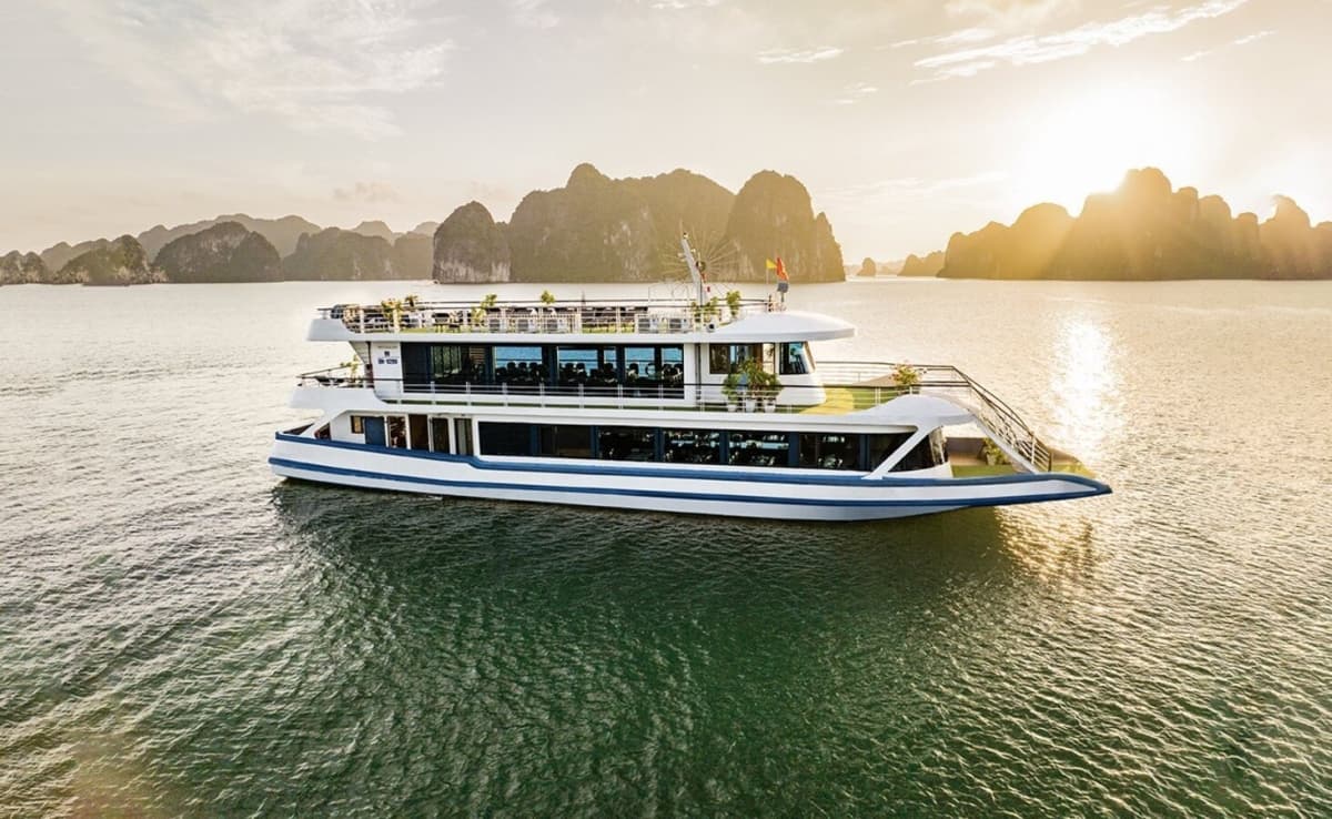 Halong Bay Luxury Cruise Tour Full Day Kayaking and Titop Island Experience 1