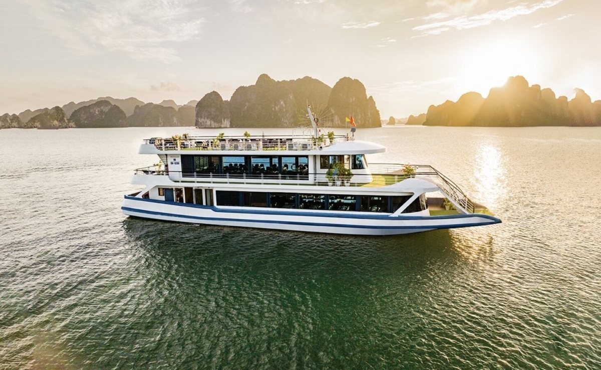 Ha Long Bay Luxury Cruise Adventure|Full Day Tour with Kayaking & Titop Island | Departure from Hanoi or Ha Long | Vietnam 1