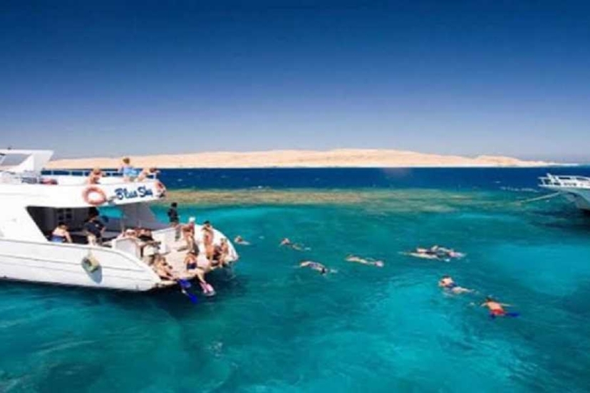 Egypt: 7-Hour Scenic Hurghada Boat Trip with Snorkeling and Lunch 4