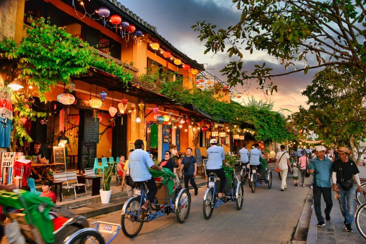 Vietnam Voyage 02 - 5 Days Central Marvels - Depart Every Thursday/Friday Vietnam Voyage 02 - 5 Days Central Marvels - Depart Every Thursday/Friday