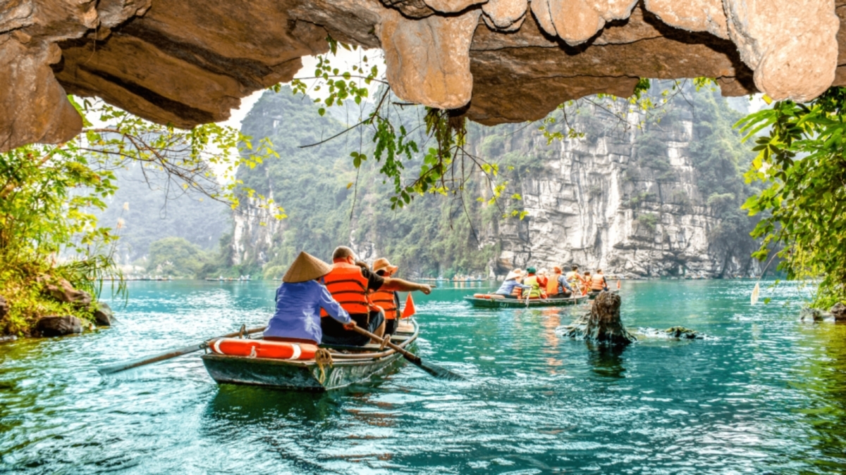 2D1N Deluxe Tour | Explore Hoa Lu - Tam Coc - Mua Cave - Thung Nham - Bich Dong | Include Lunch and Transportation departure from Hanoi | Ninh Binh 1