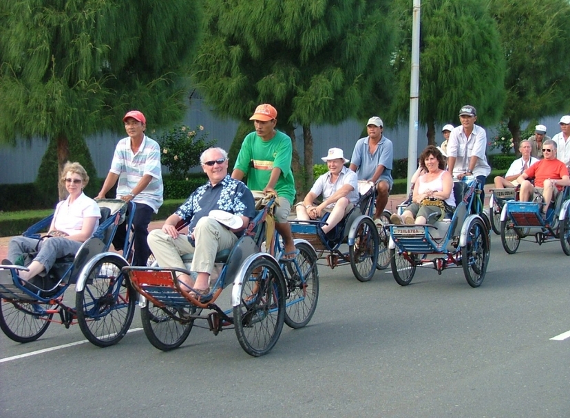 Hanoi Evening Tour with Cyclo & Water Puppet Show 3