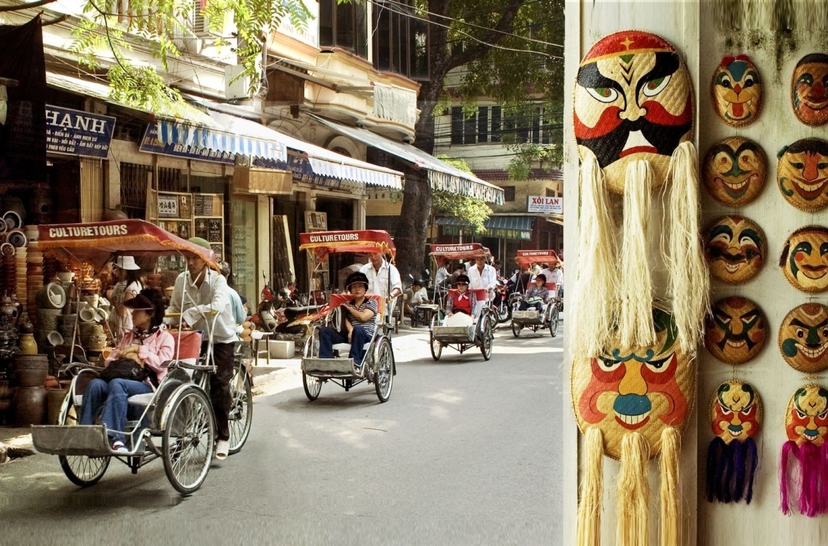 Hanoi Evening Tour with Cyclo & Water Puppet Show 4