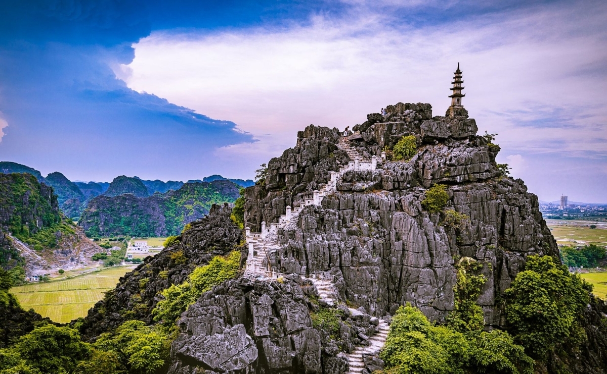 Hoa Lu – Tam Coc Tour with Mua Cave 1
