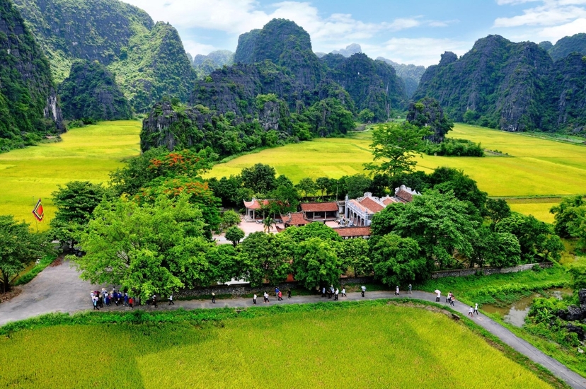 Hoa Lu – Tam Coc Tour with Mua Cave 2
