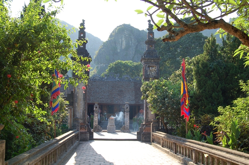Hoa Lu – Tam Coc Tour with Mua Cave 4