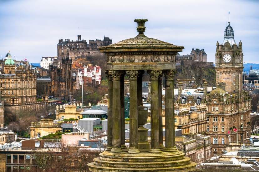 Edinburgh Old Town Walking Tour with a Handy App 4