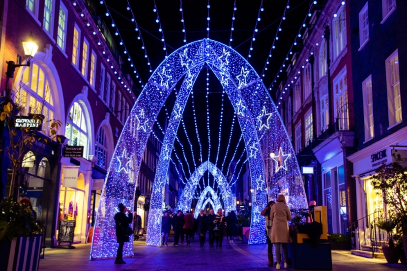 London: Christmas Lights Walking Tour with an APP 3