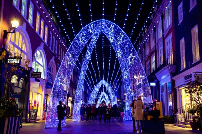 London: Christmas Lights Walking Tour with an APP 3