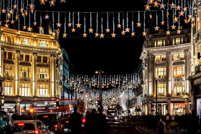 London: Christmas Lights Walking Tour with an APP 4