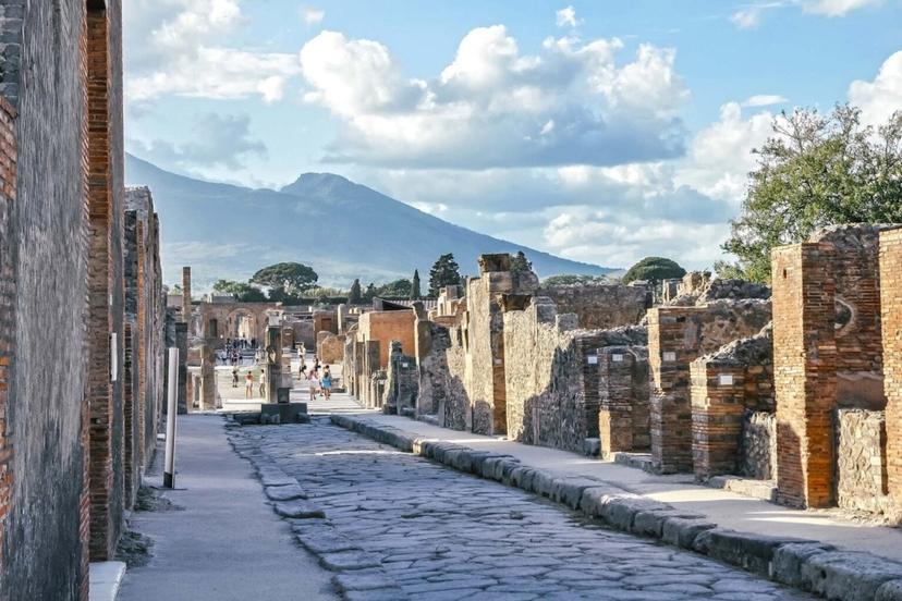 Pompeii and Mount Vesuvius Tour Ancient Roman Heritage Experience 2