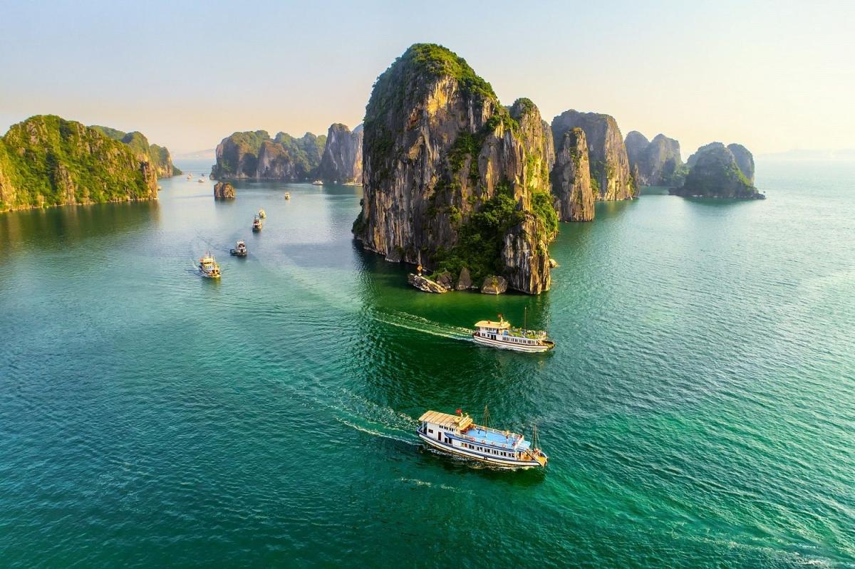 One Day in Halong Luxury Group Tour One Day in Halong Luxury Group Tour