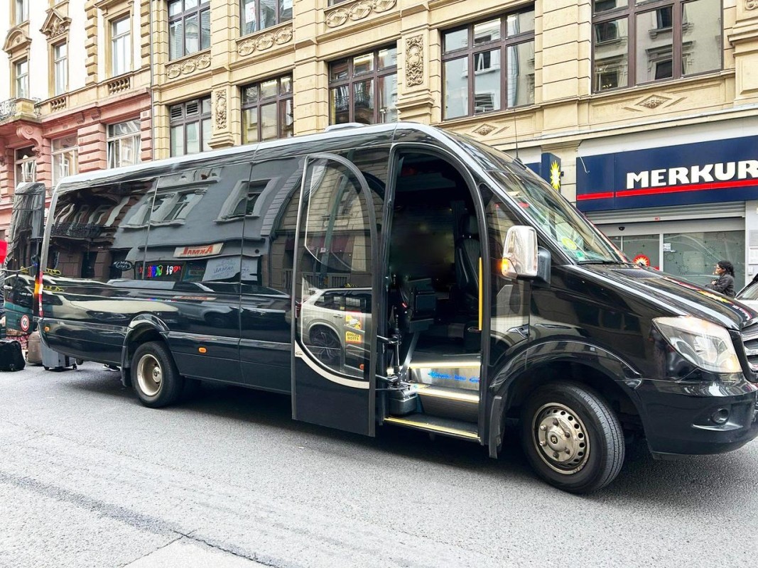 Private bus city tour Paris 1
