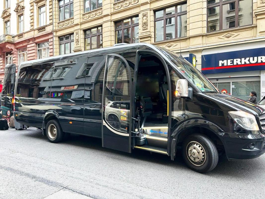 Private bus city tour Paris Private bus city tour Paris