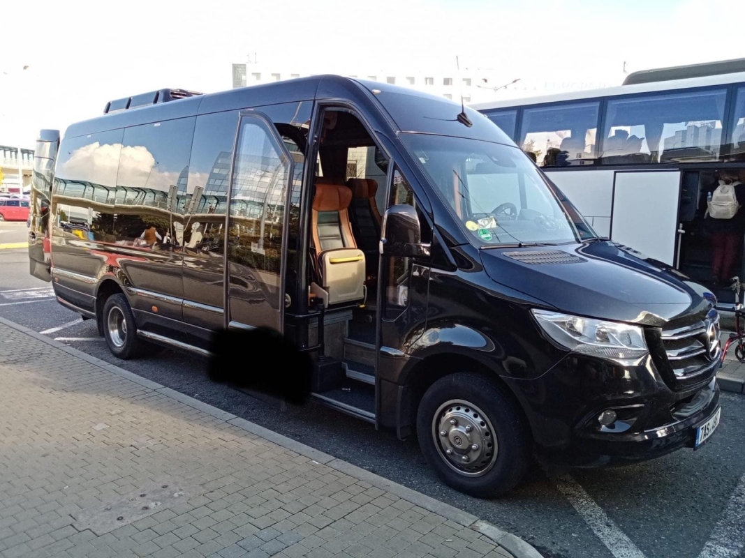 Frankfurt Private Bus City Tour Urban Highlights Experience