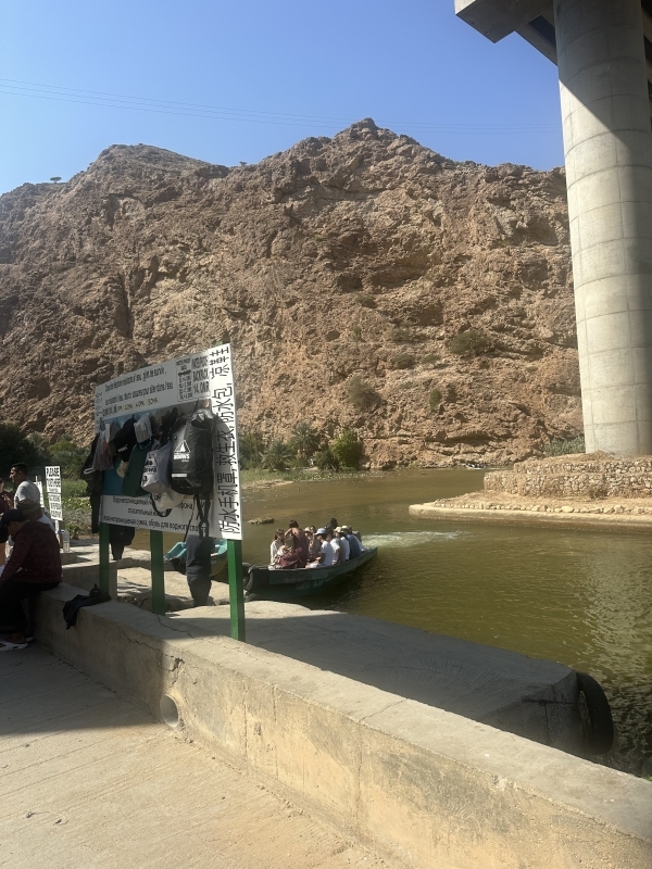 Muscat : Private tour from to Wadi Shab and sinkhole 2