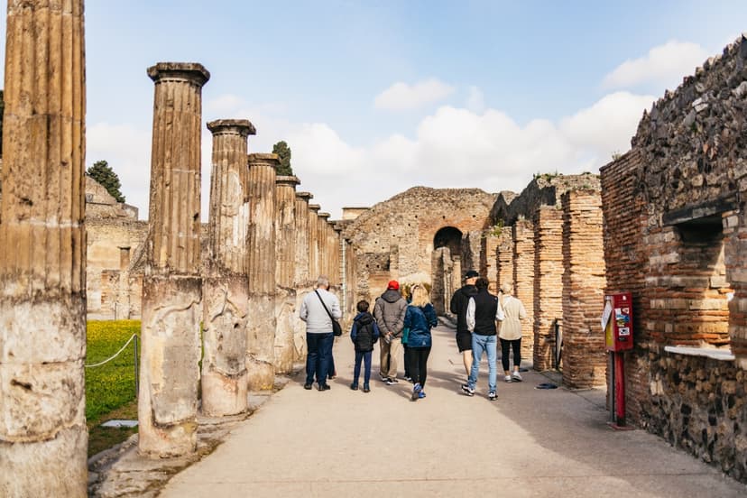 Visit the Pompeii archeological site with hotel pick up and guide included - Private tour 3