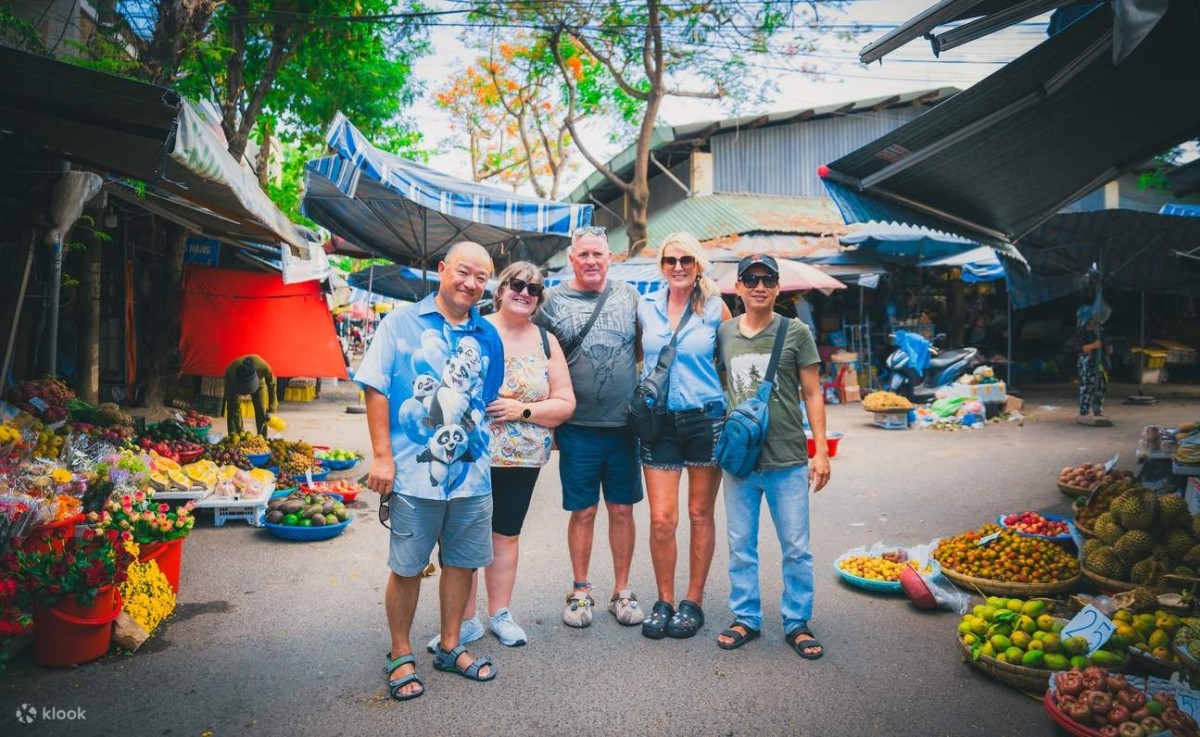Hoi An Walking Food Tour – Explore 8 Local Dishes in Just One Evening By Sanna Tour 1