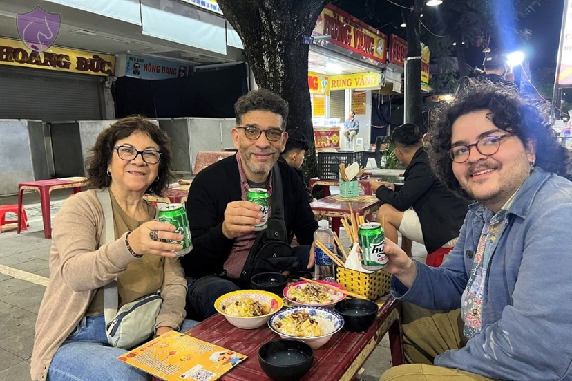 HUE NIGHT FOOD TOUR BY SANNA TOUR 3