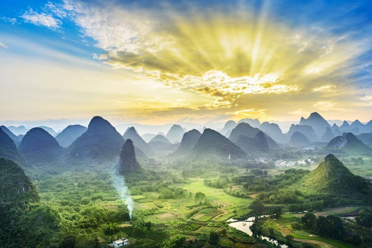 Guilin Cultural Night Tour: Yulong River, Guilin Everlasting Love Park, Third Sister Liu Evening Show Guilin Cultural Night Tour: Yulong River, Guilin Everlasting Love Park, Third Sister Liu Evening Show