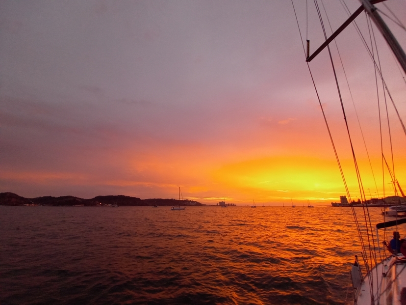 Lisbon: Sunset speedboat tour 4