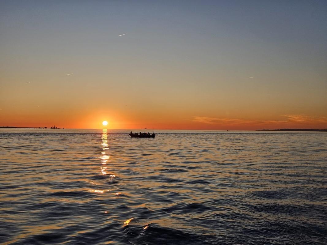 Lisbon: Sunset speedboat tour Lisbon: Sunset speedboat tour
