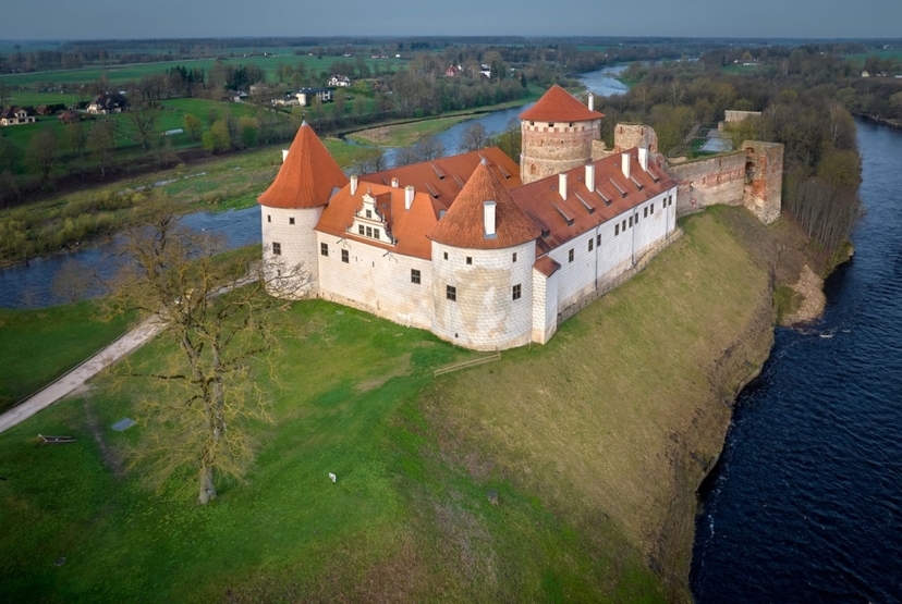 Riga to Vilnius - Sightseeing Transfer 4