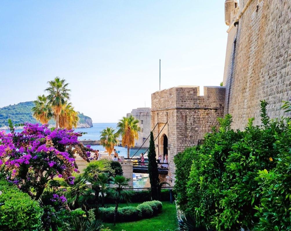 From Trogir: Dubrovnik Guided Tour with Stop in Ston From Trogir: Dubrovnik Guided Tour with Stop in Ston